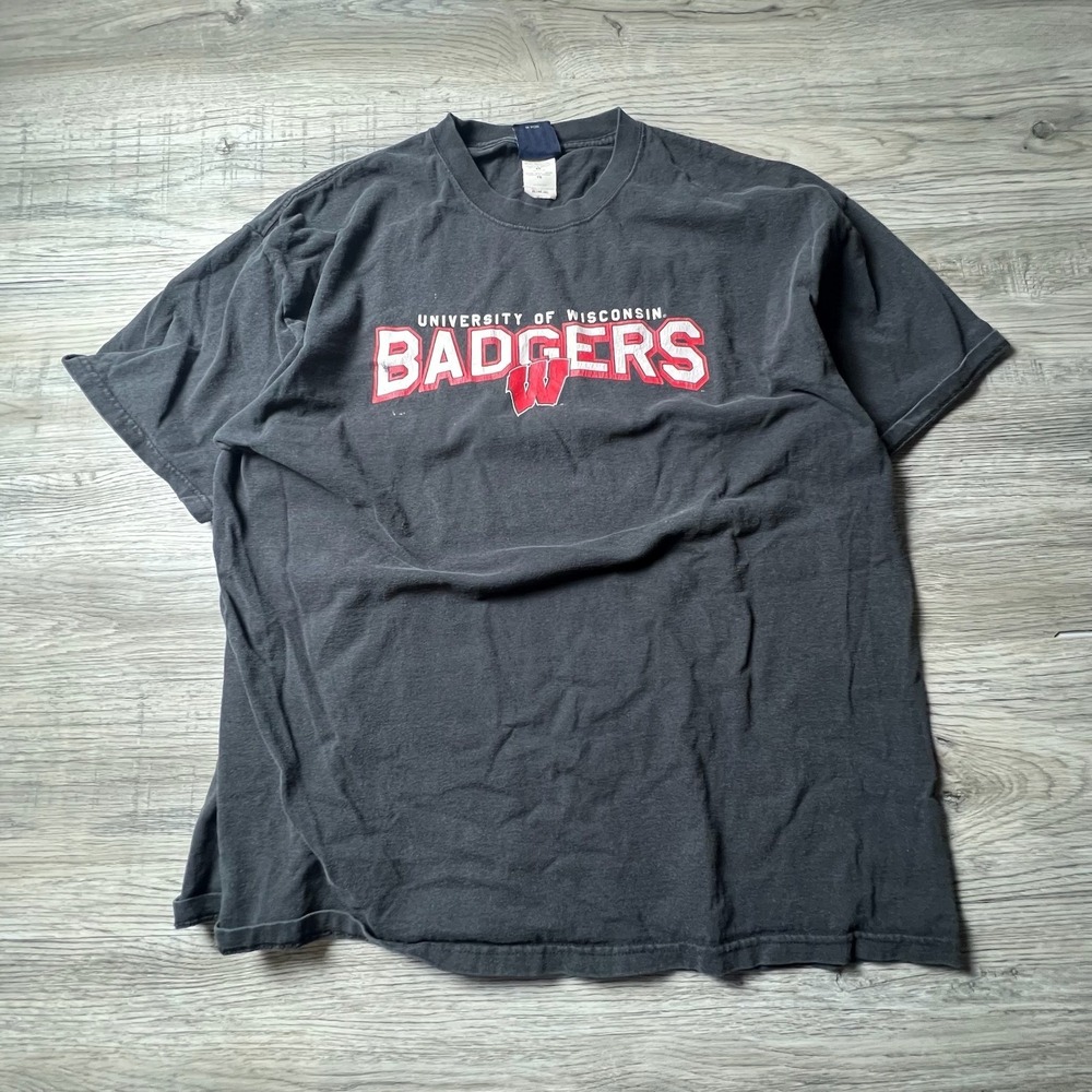 AS Sports T-Shirt Mens XL Black University of Wisconsin Badgers Graphic Tee NCAA